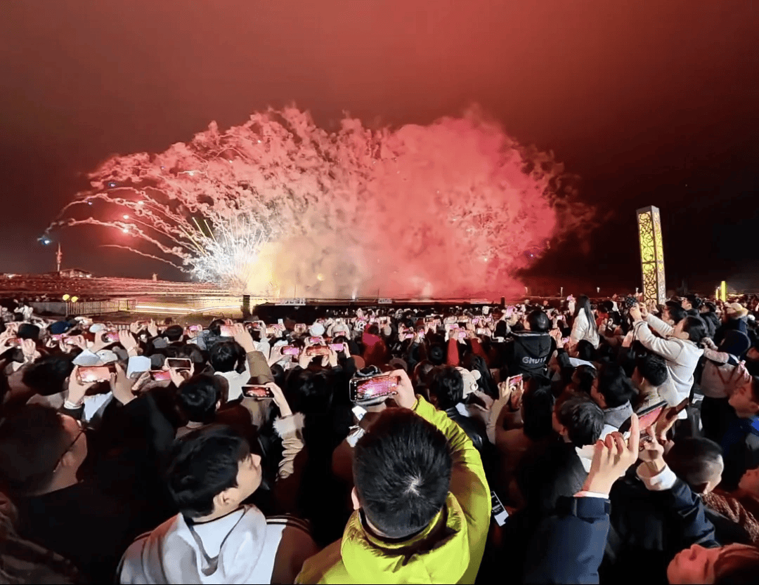 璀璨煙花點亮天河潭 4.45萬人次共度浪漫元旦