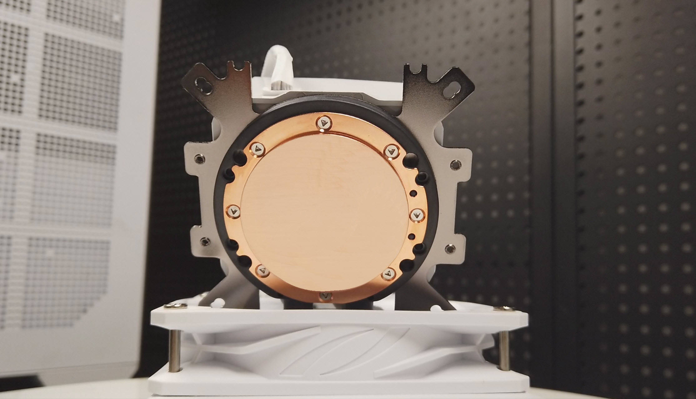 原創誰還買上代i5？Ultra5千元神U實測碾壓，搭迫擊炮主機板裝機黨狂喜