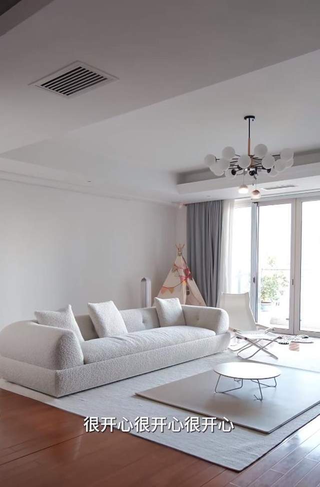 原創明道上海租房，買超貴的傢俱卻捨不得租車位，腳踏車放屋裡好亂