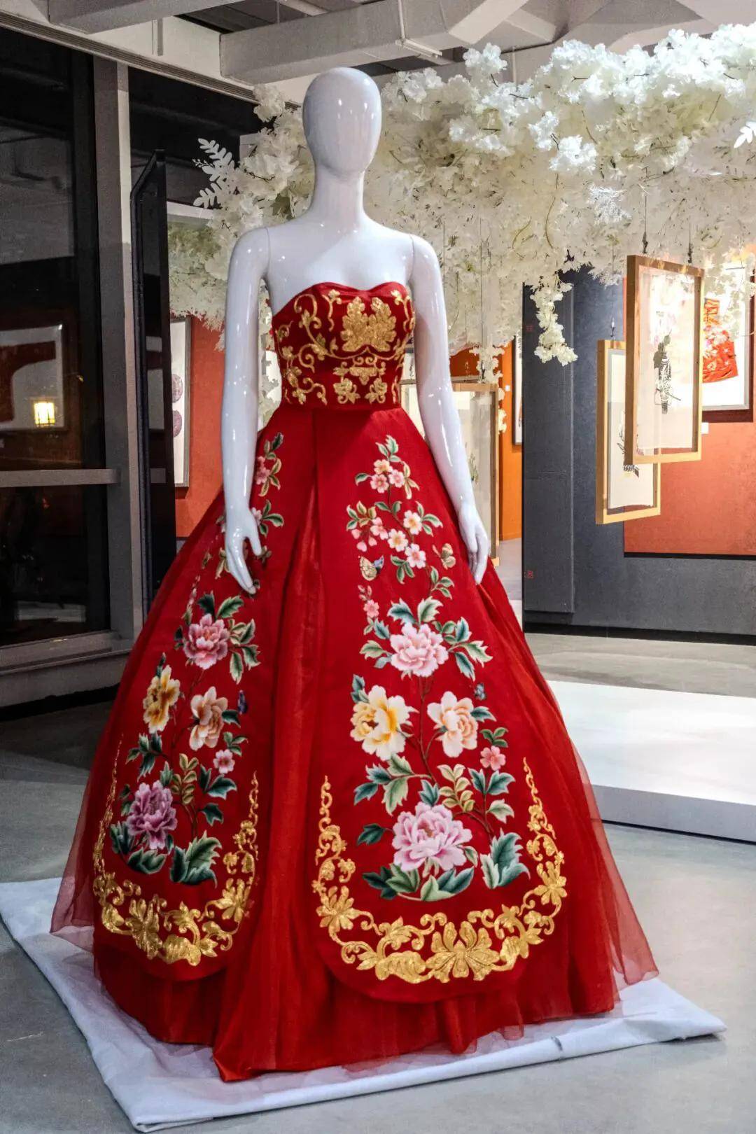 武功刺繡展品閃耀古城西安