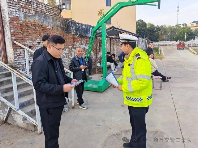 商丘交警走進駕校開展交通安全宣傳工作