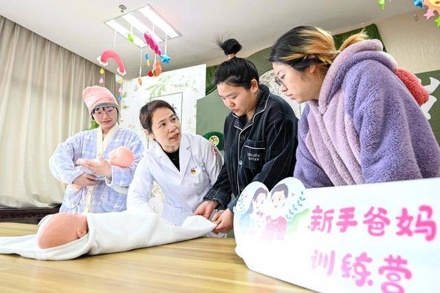 科學與健康丨全方位支援 降低生育養育教育成本