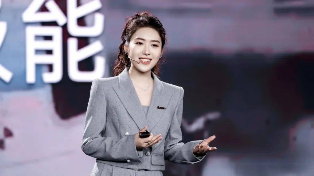 300萬元“太空船票”牽出學歷風波，太空旅遊公司90後美女創始人回應