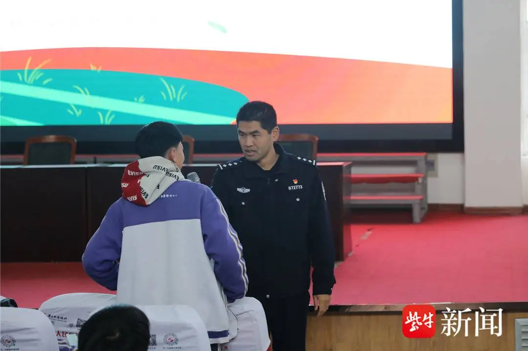 連雲港警方進入轄區多所中學開展“校園反欺凌”專題系列講座