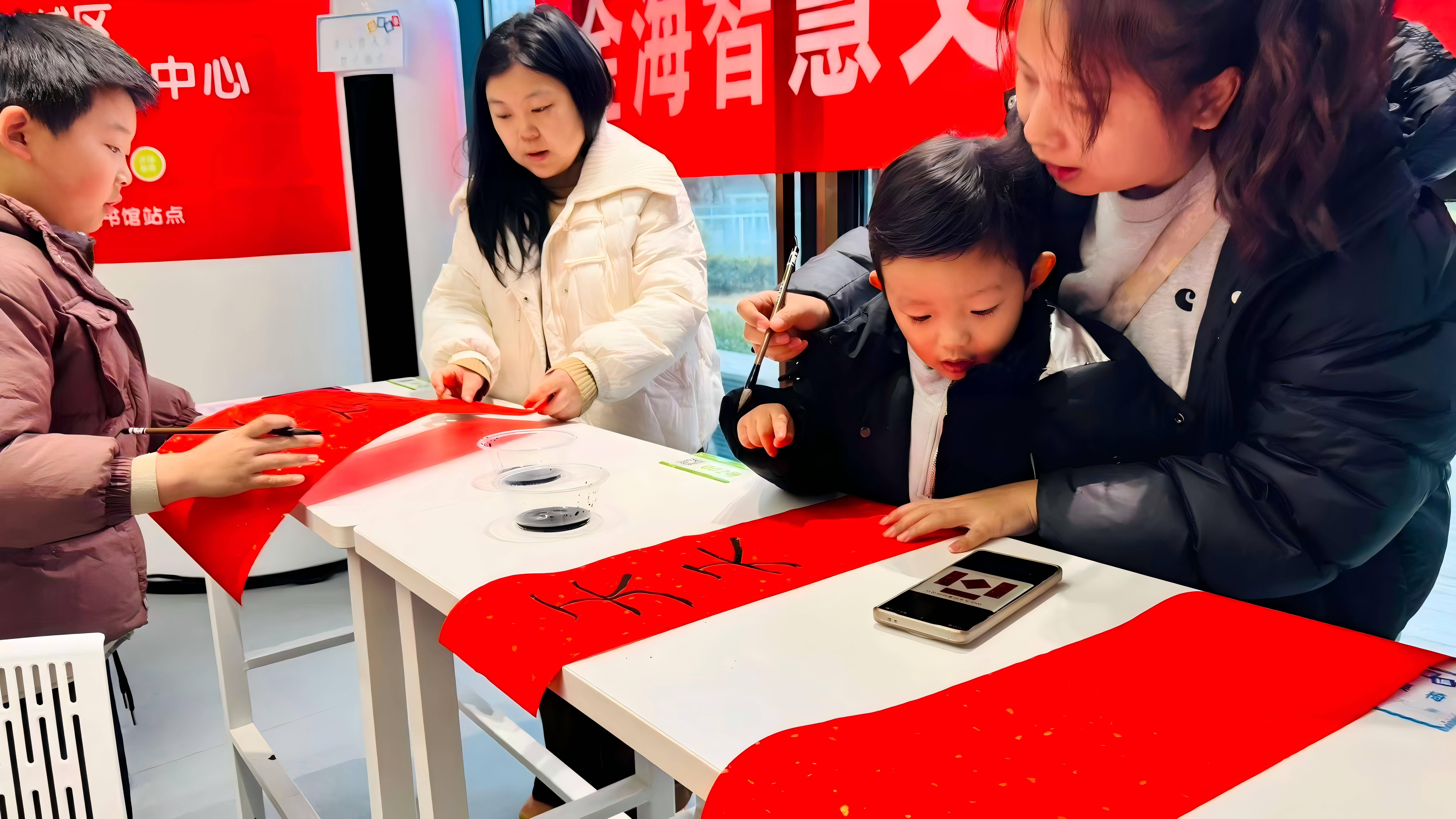 原創新城區圖書館“講年俗 品年味”引領親子家庭沉浸式體驗中國年