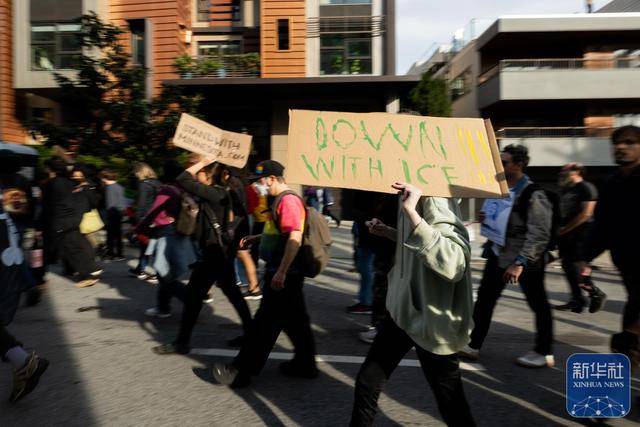 鏡頭直擊 | 抗議暴力移民執法 全美至少300城參加