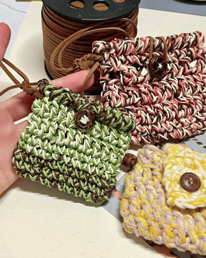 研究生在高鐵上趕論文被拍，評論：見過導師也在高鐵上改論文...