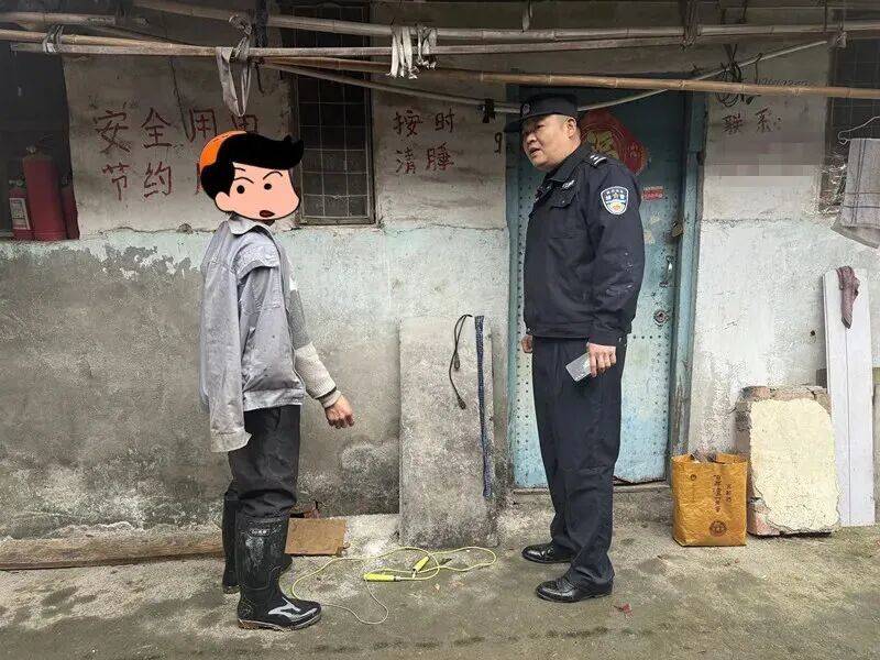 房間裡有一堆快遞？不對勁！