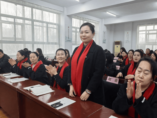 錨定目標勇奮進 同心耕耘綻芳華——忻州市康樂小學舉行2025—2026學年第一學期期末教育教學工作總結大會