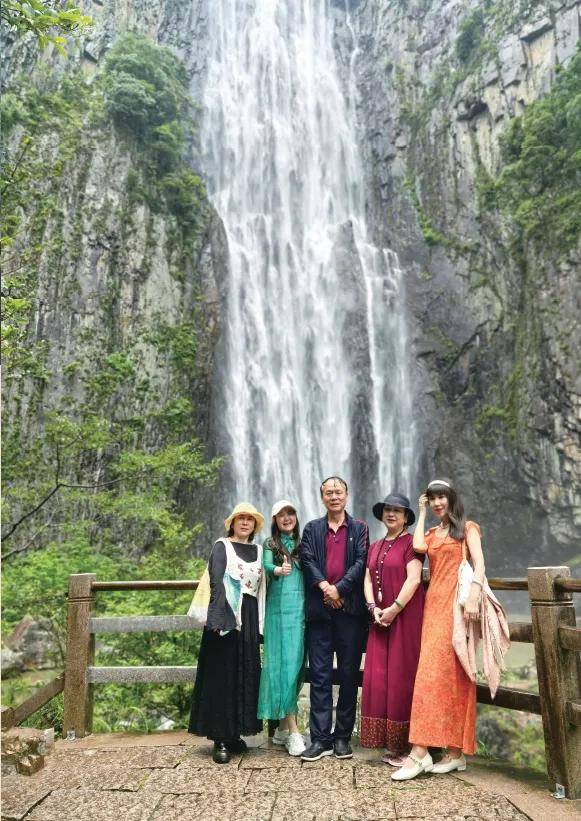 《詩歌風賞·飛瀑流泉》（總第31卷）面世