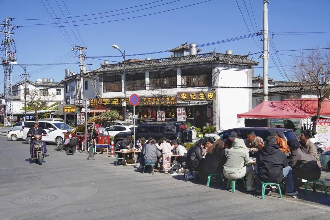 新春走基層｜大理觀音塘美食一條街：市井煙火裡的白族風味