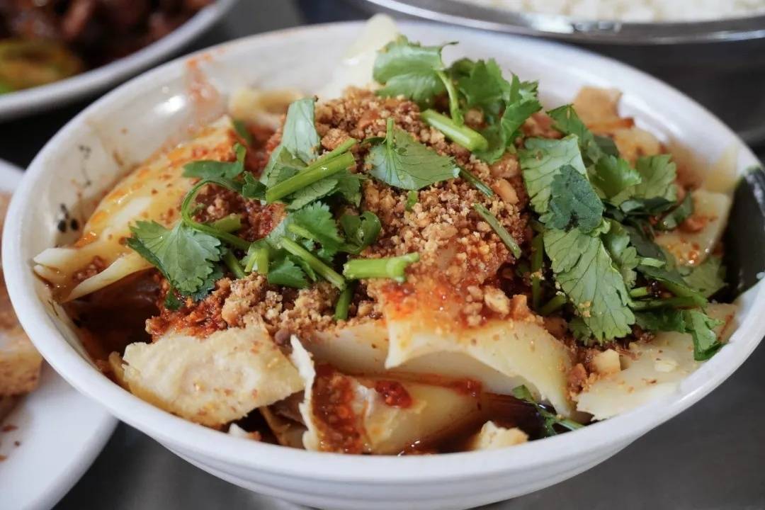 新春走基層｜大理觀音塘美食一條街：市井煙火裡的白族風味