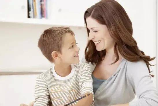 原創好的教育，父母會一邊示弱，一邊提供情緒價值