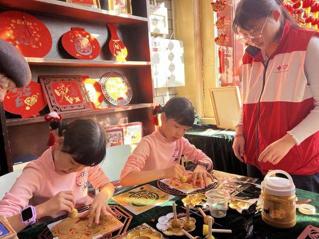 去圖書館、書店、廟會、市集“閱啟新春”，北京年味書香濃