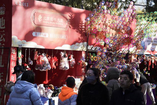 去圖書館、書店、廟會、市集“閱啟新春”，北京年味書香濃