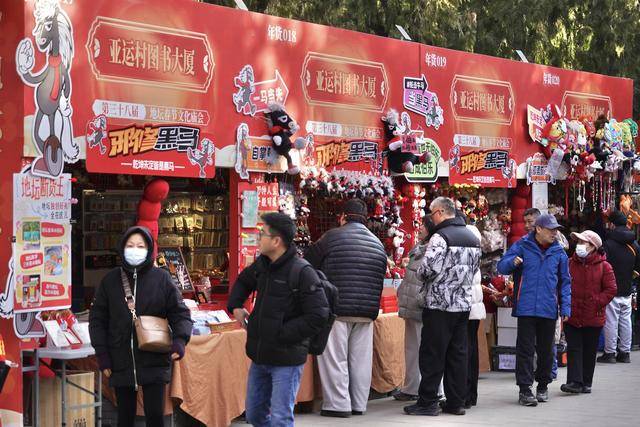 去圖書館、書店、廟會、市集“閱啟新春”，北京年味書香濃