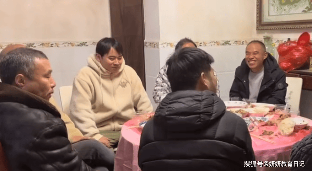 原創“過年回村才知道啥叫學歷尊重”，研究生親身經歷，說明問題