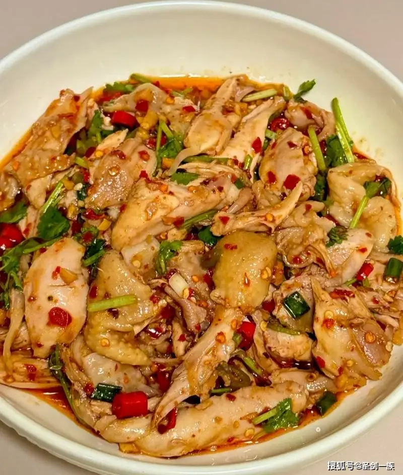 女性不想皺紋爬滿臉，常吃8種食物，去皺美容，肌膚紅潤有光澤