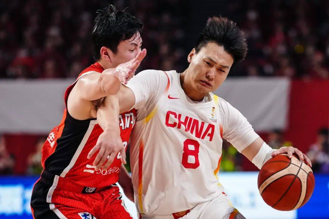 這一夜，李弘權哭了，多少中國男籃的球迷也哭了