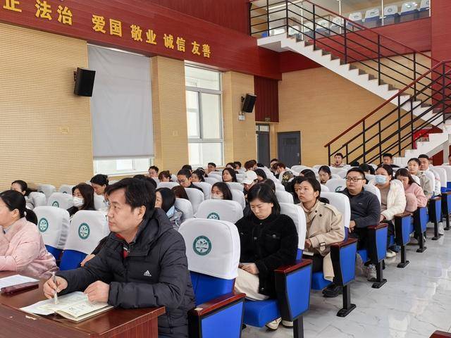 鄭州高新區蓮花街小學召開家委會會議