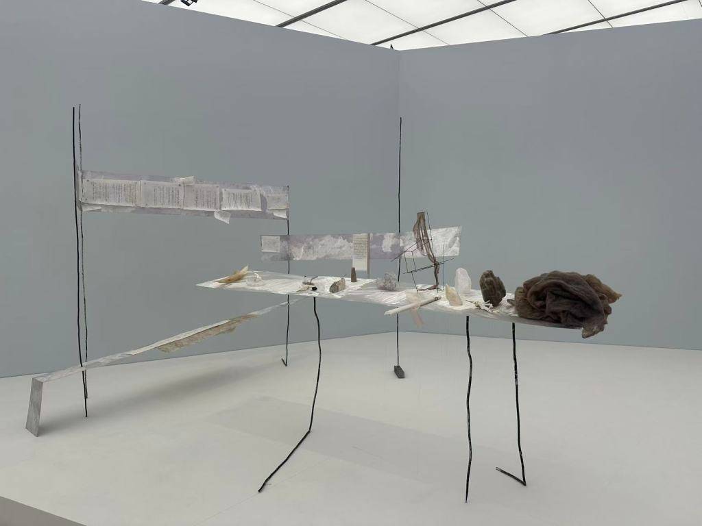 上海雙年展落幕前迎來觀展熱潮，女性藝術敘事令人矚目