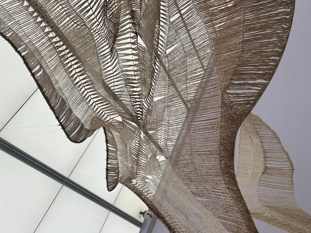 上海雙年展落幕前迎來觀展熱潮，女性藝術敘事令人矚目