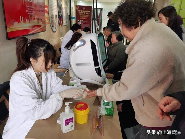 “義診”秒變“急診”！黃浦保租房裡這一幕很暖心！