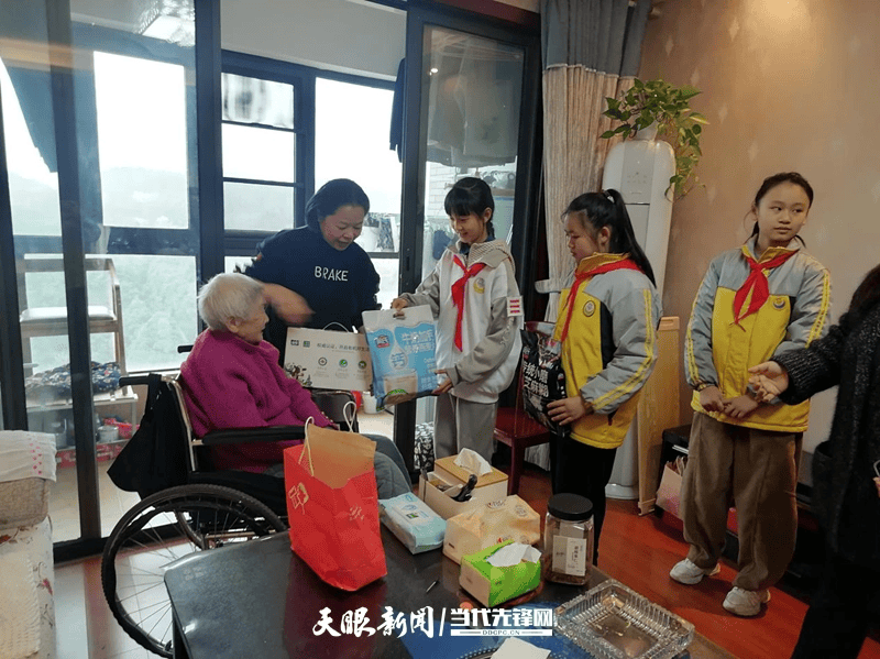 雲巖區茶園路街道新都薈社羣關工委攜手轄區小學開展主題志願服務活動