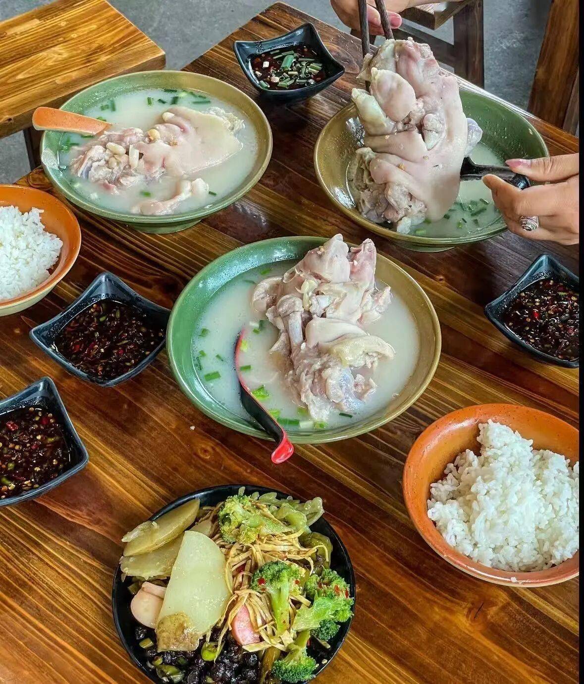 @各位跑友，都江堰地道美食風味來了