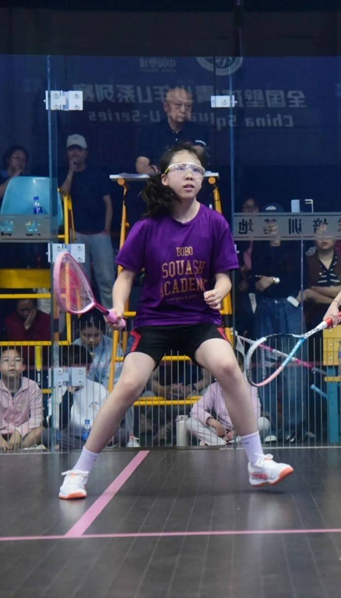 全國壁球賽場 重慶一中七十一中學學子奪冠