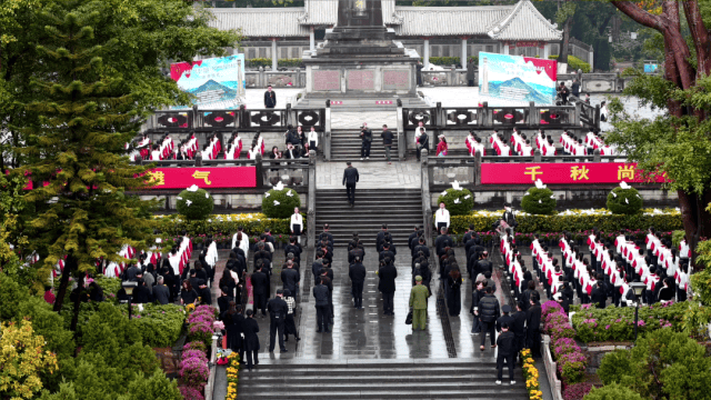 福建少先隊員清明為烈士站班崗——詩歌朗誦致敬八閩英魂