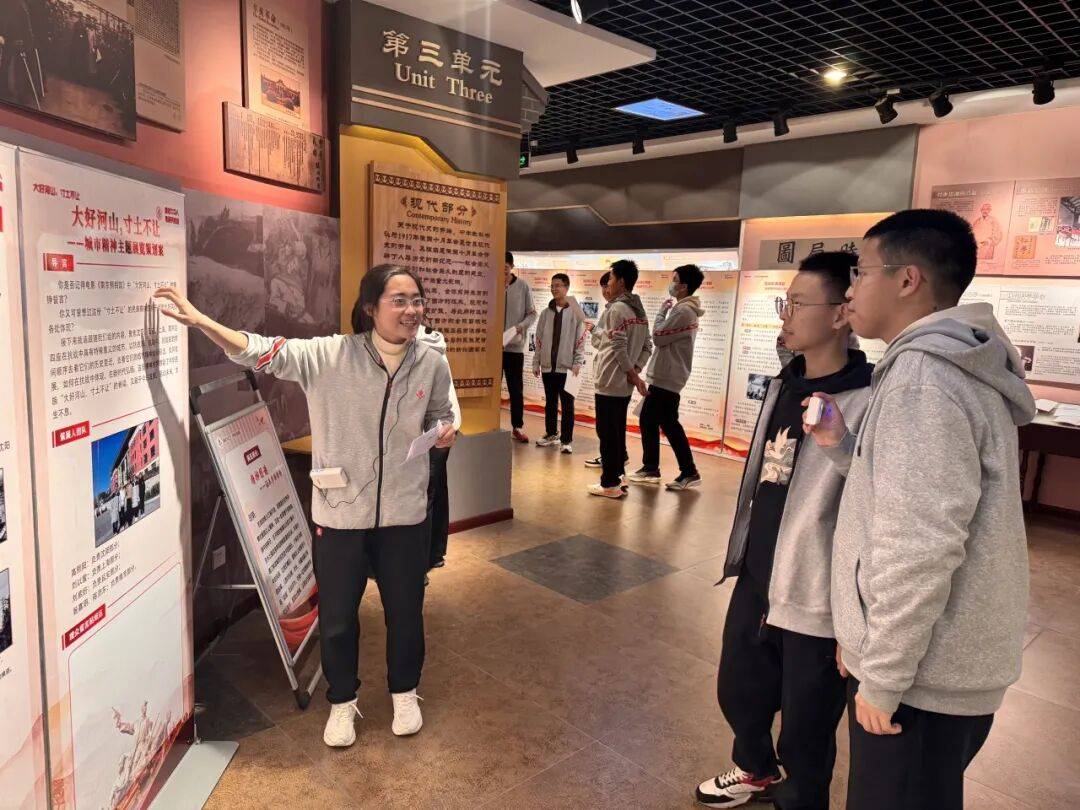 厲害！這所中學讓學生策劃了一場大展