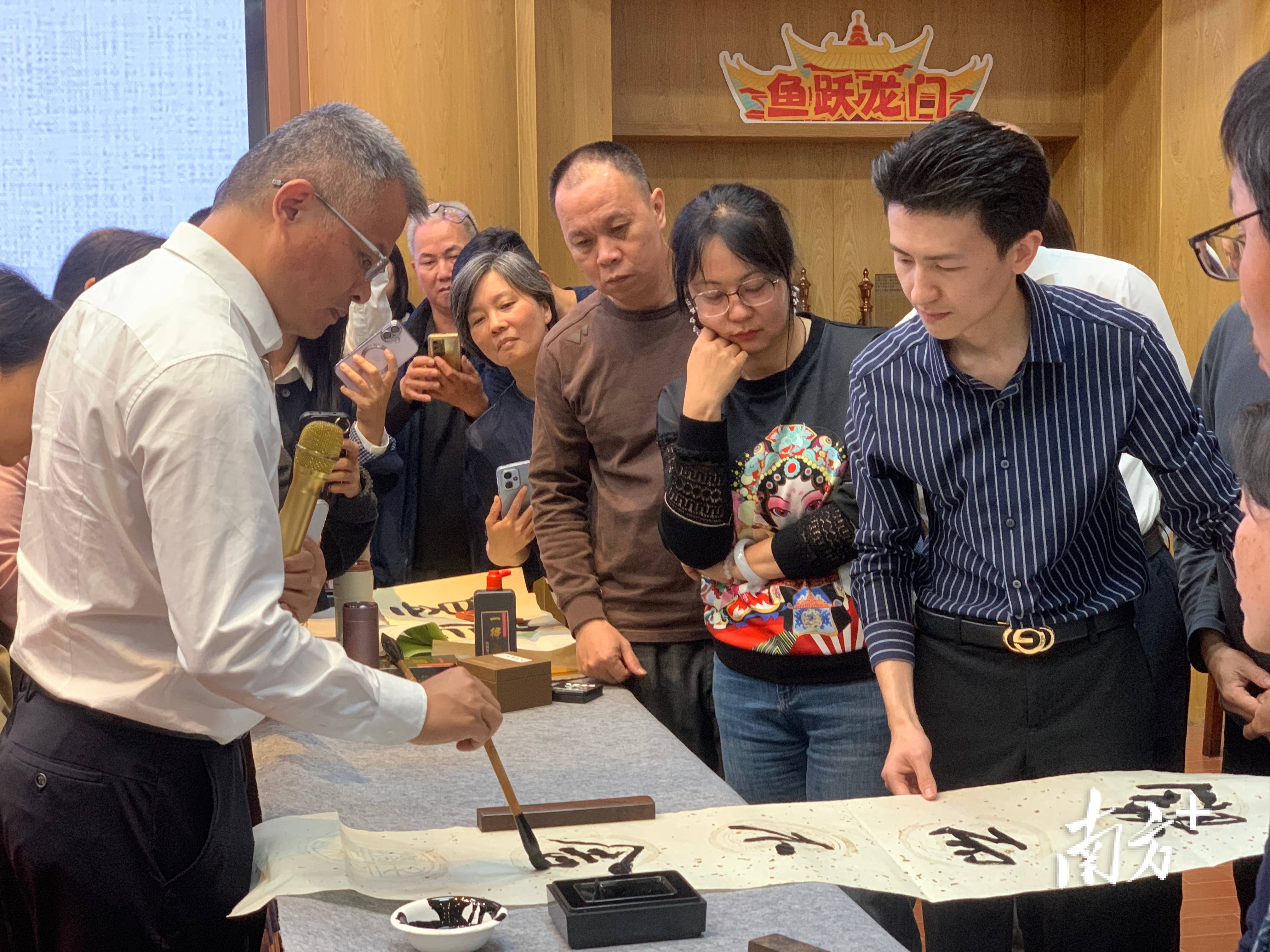 書法大咖現場揮毫，潮州美育教師零距離學藝