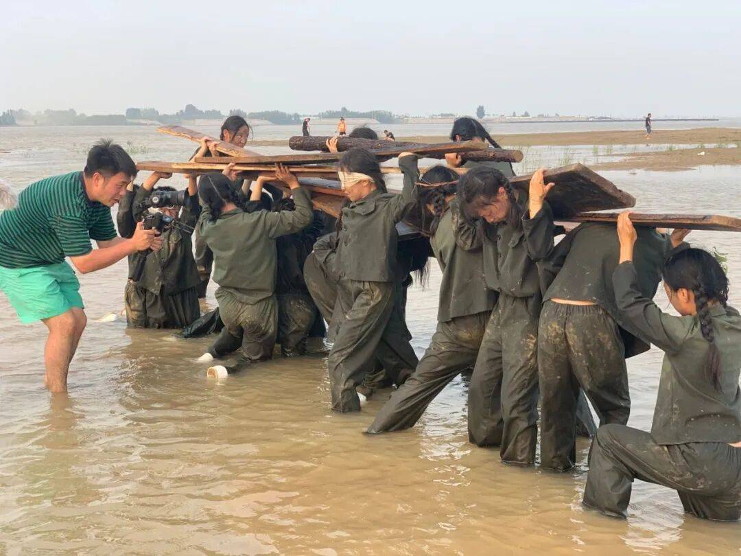 鄭州版“放牛班的春天”：一群小學生用舞蹈微電影治癒全網