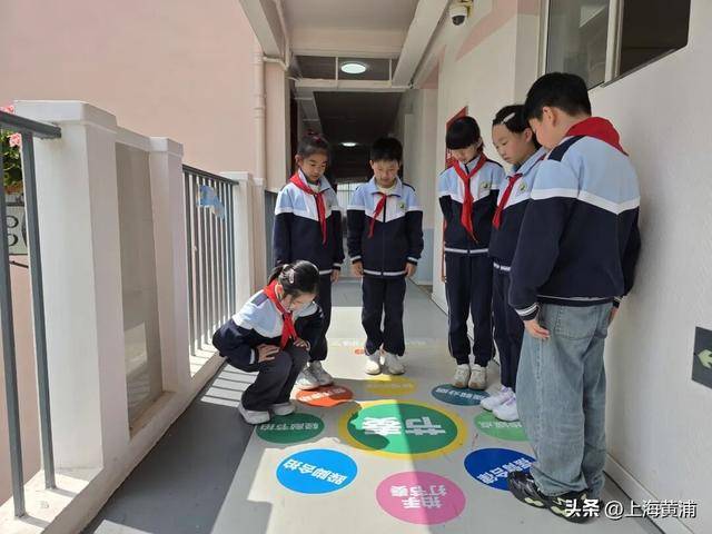 課間15分鐘，這所小學裡的學生在玩些啥？