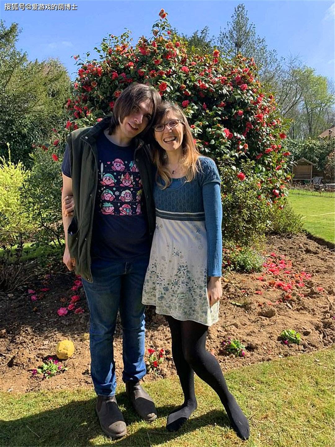 37歲男子遲遲湊不齊婚禮錢，童年收藏的寶可夢卡牌幫上大忙