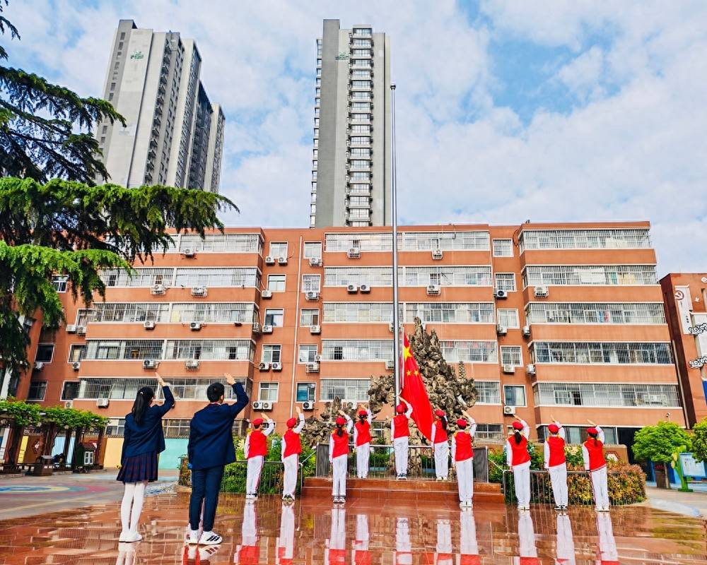 二七區祥雲路小學：榜樣引領風尚 雷鋒精神閃光