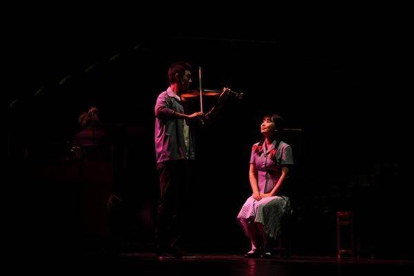 西南大學原創話劇《袁隆平》熱映——“袁隆平學長又回到了我們身邊”