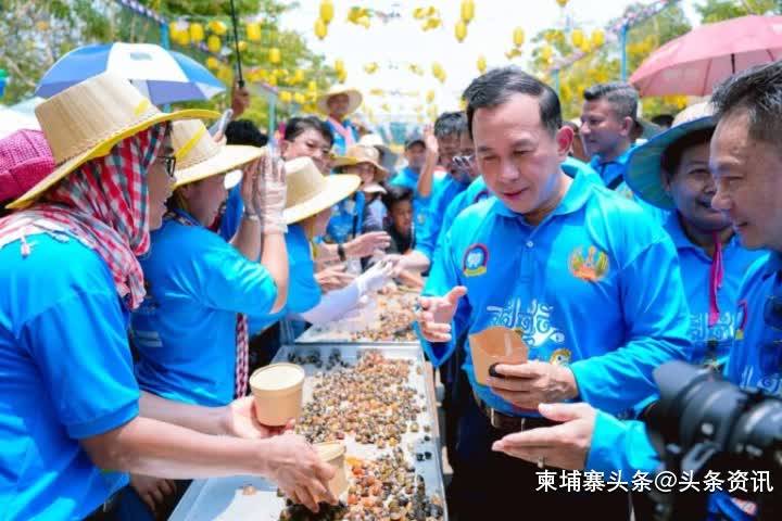 柬埔寨旅遊部長現身磅湛宋干節！5噸河蜆活動吸引眾人圍觀