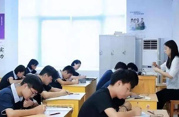 原創三年減少131萬人，考研“退燒”後，市場降溫還是分化？