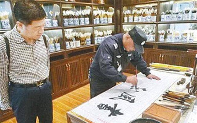 原創許一飛：書法博物館保安，練書法13年走紅，今手抄金剛經賣2