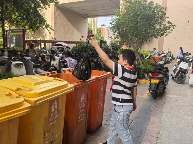 二七區藝術小學開展勞動教育主題周系列活動