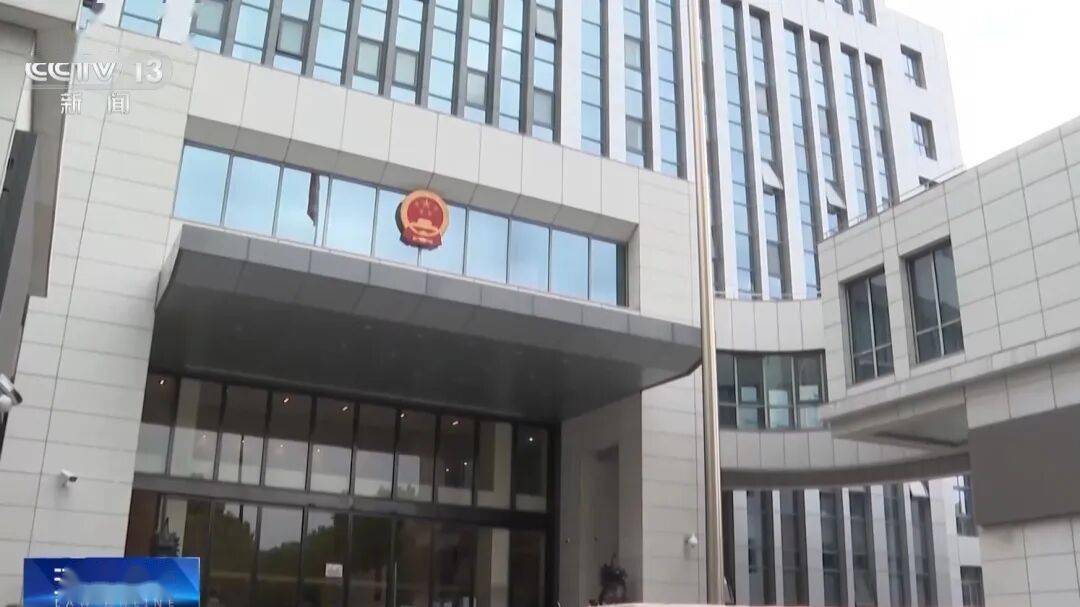 一男子與順風車相識女友閃婚，將父母所贈千萬房產登記在妻子名下，閃離後女方要求按99%比例分割房產，法院判了！