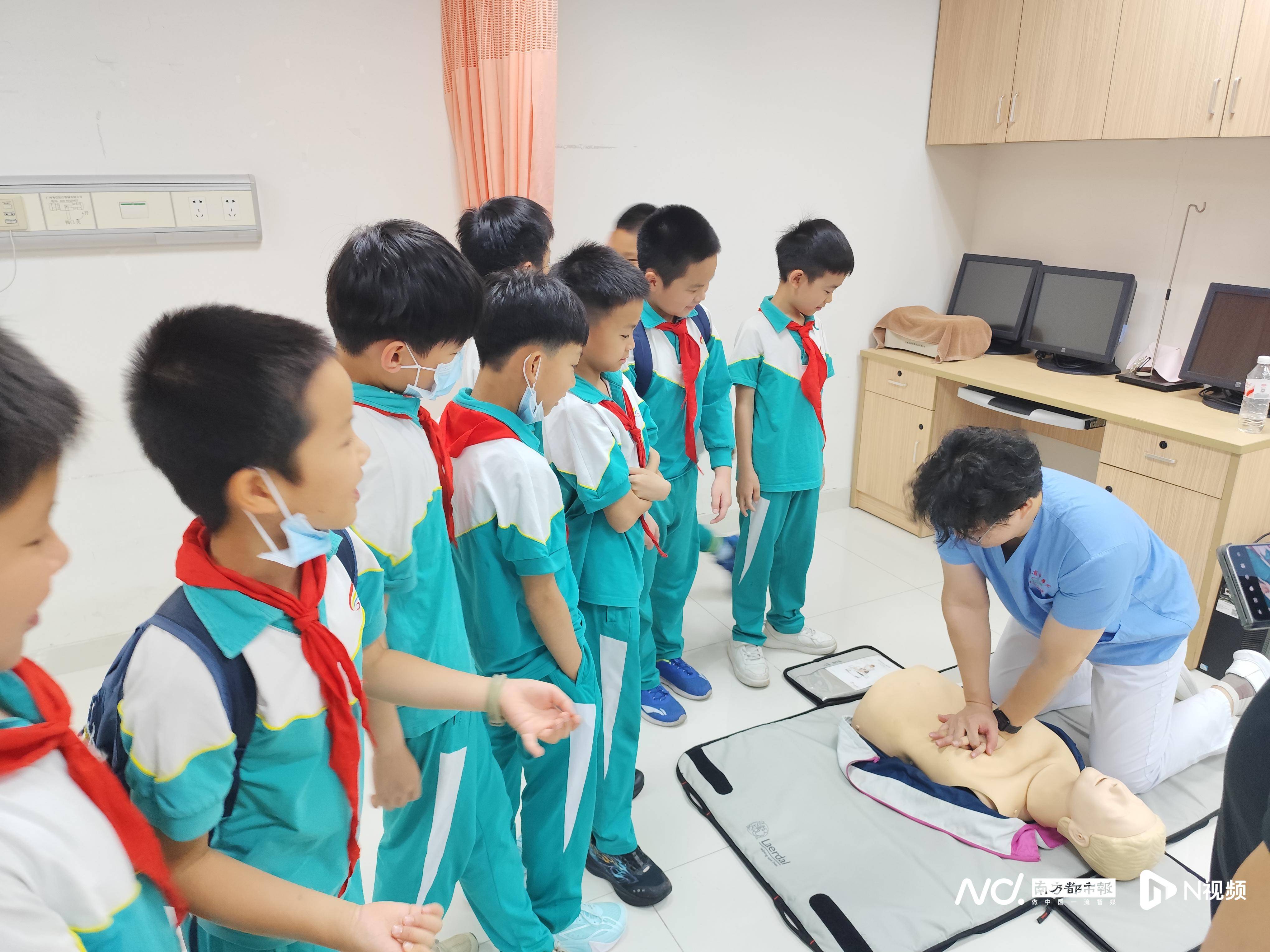 體育西路小學四年級學生“上崗”啦！在真實場景體驗多種職業