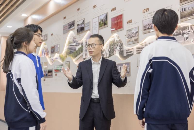 深圳市龍崗區第二高階中學，煥新啟航