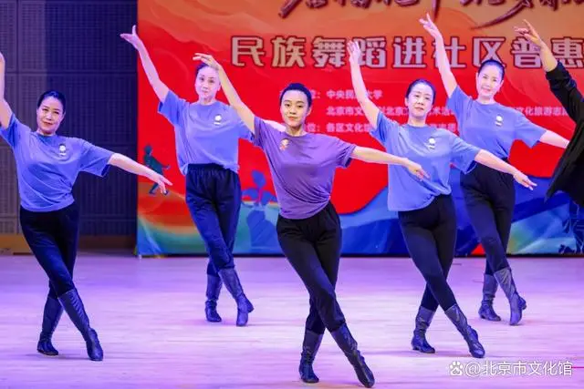 “石榴花開・築夢未來——民族舞蹈進社羣普惠專案”走進大興圓滿舉辦