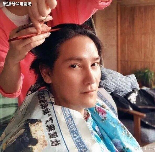 原創香港長髮男星變成熟大叔，曾剃度出家7日！北上創辦公司成影視大亨