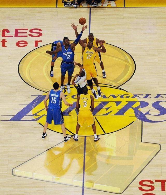 氛圍拉滿！NBA總決賽地板亮相，冠軍金盃圖案迴歸