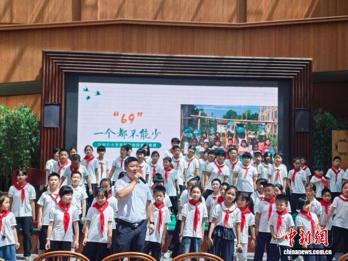 湖南一鄉村小學69名學生登臺辦展：每個孩子都是主角