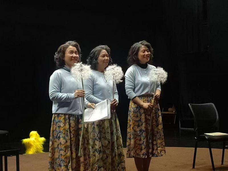 重慶原創話劇《一個獨居女人的三本書》看女性精神成長